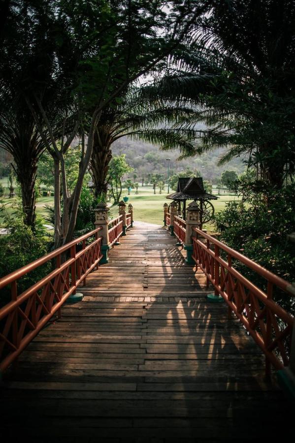 Phubachiang Golf & Resort Pakse Exterior foto