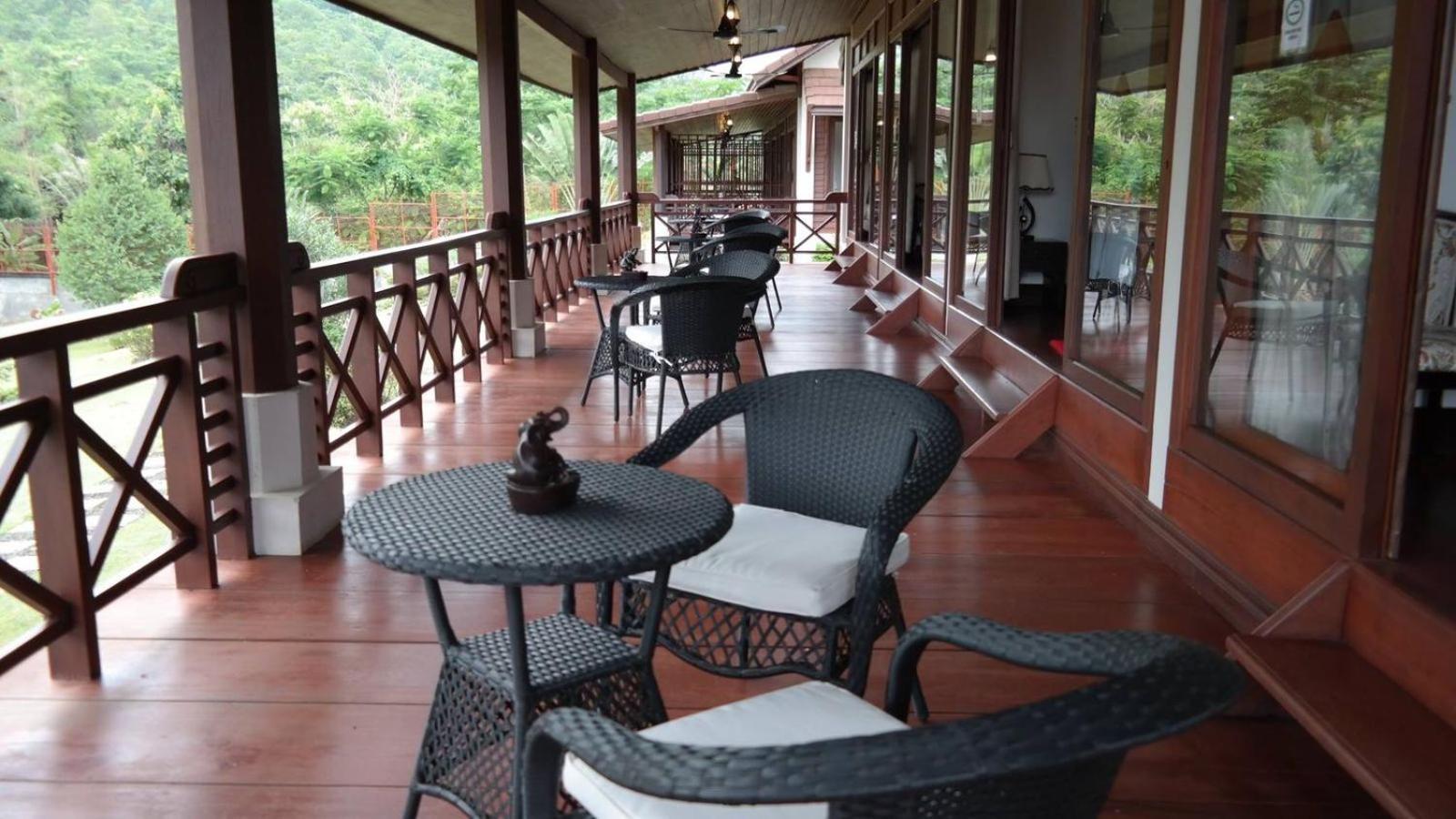 Phubachiang Golf & Resort Pakse Exterior foto