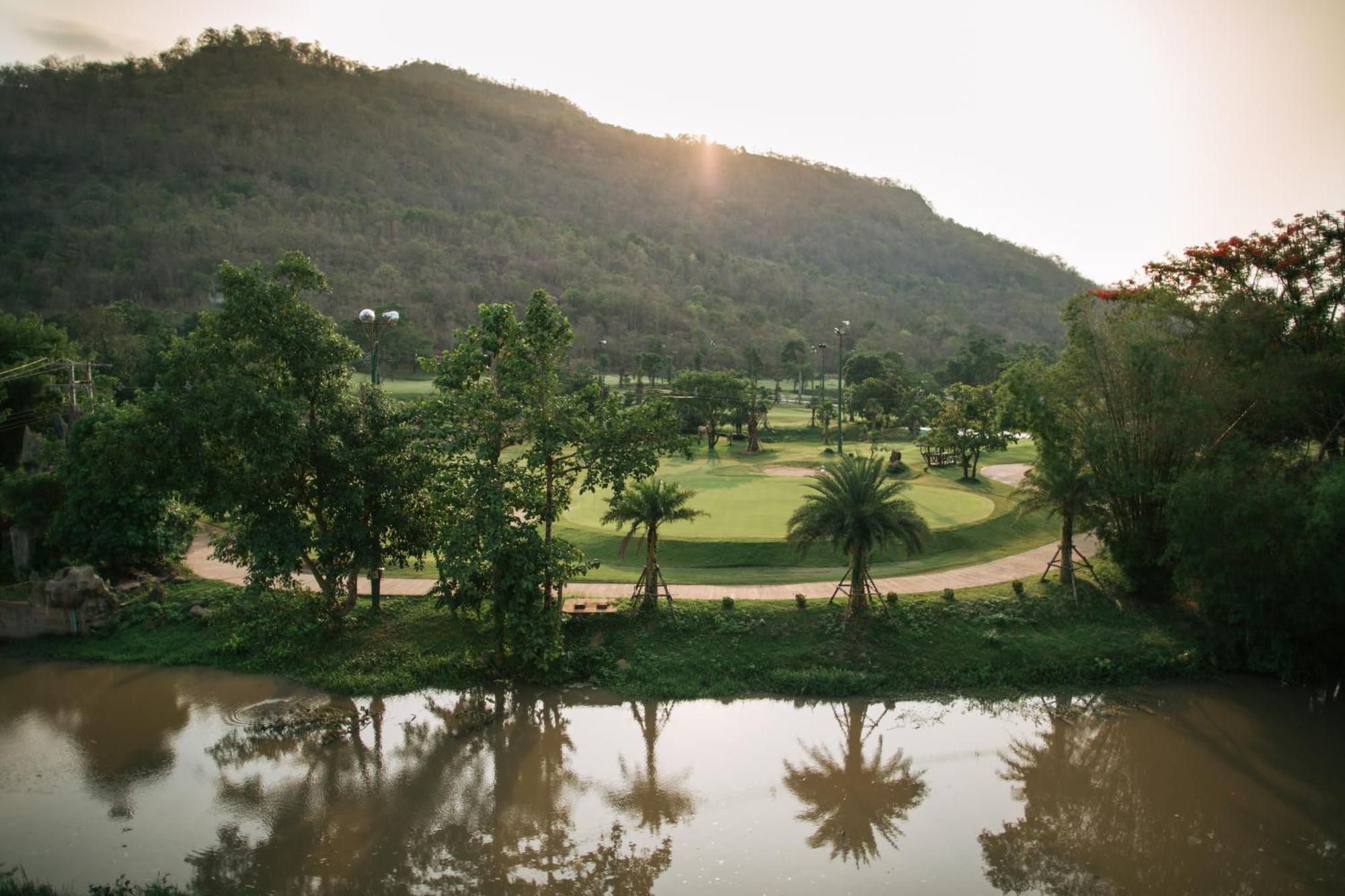 Phubachiang Golf & Resort Pakse Exterior foto