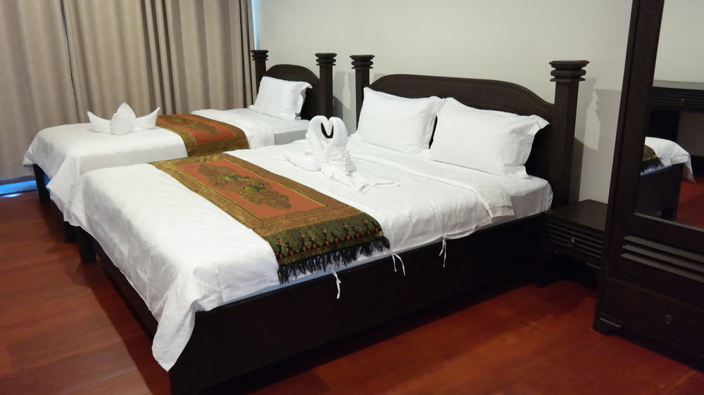 Phubachiang Golf & Resort Pakse Exterior foto