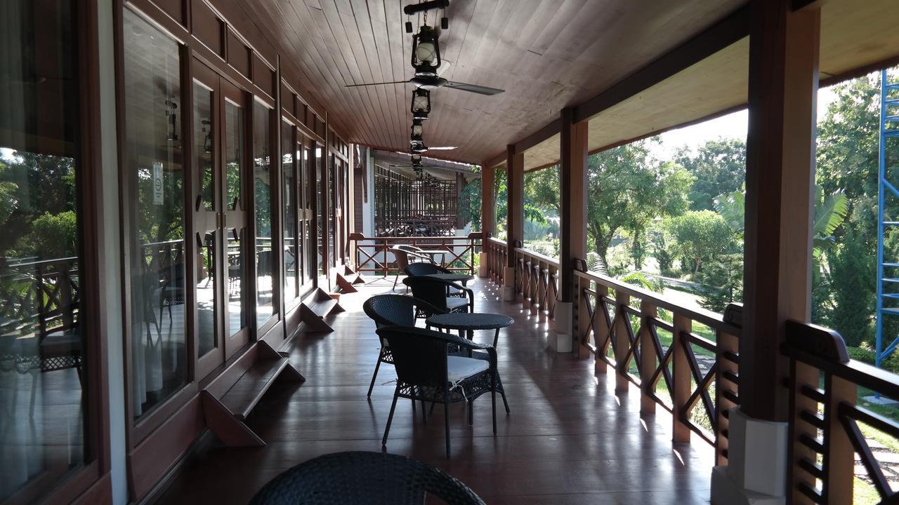 Phubachiang Golf & Resort Pakse Exterior foto