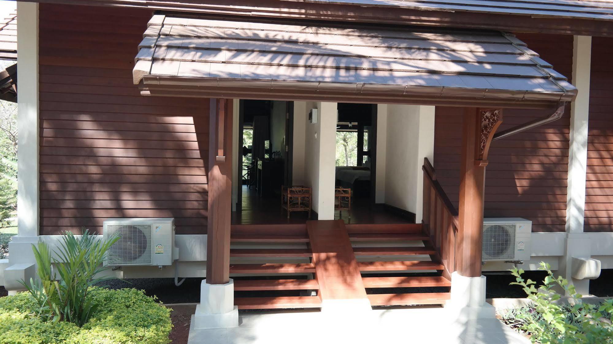 Phubachiang Golf & Resort Pakse Exterior foto