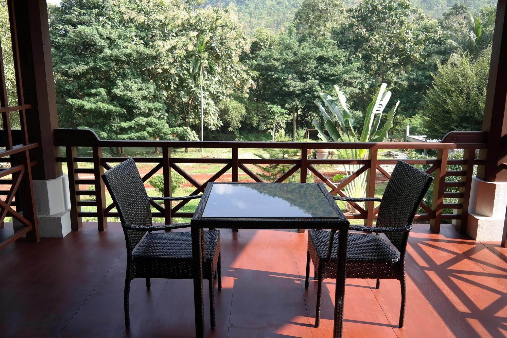 Phubachiang Golf & Resort Pakse Exterior foto