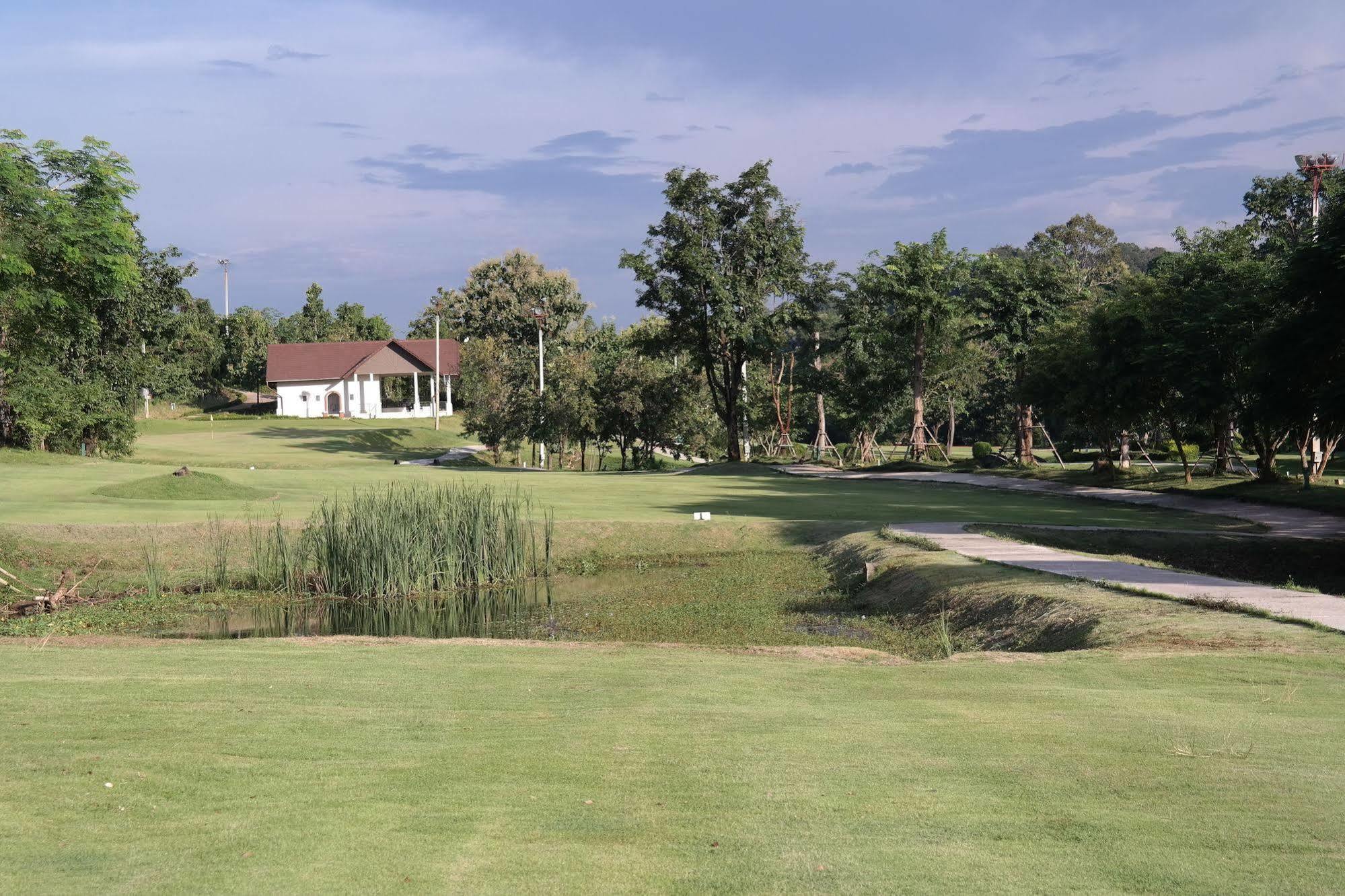 Phubachiang Golf & Resort Pakse Exterior foto