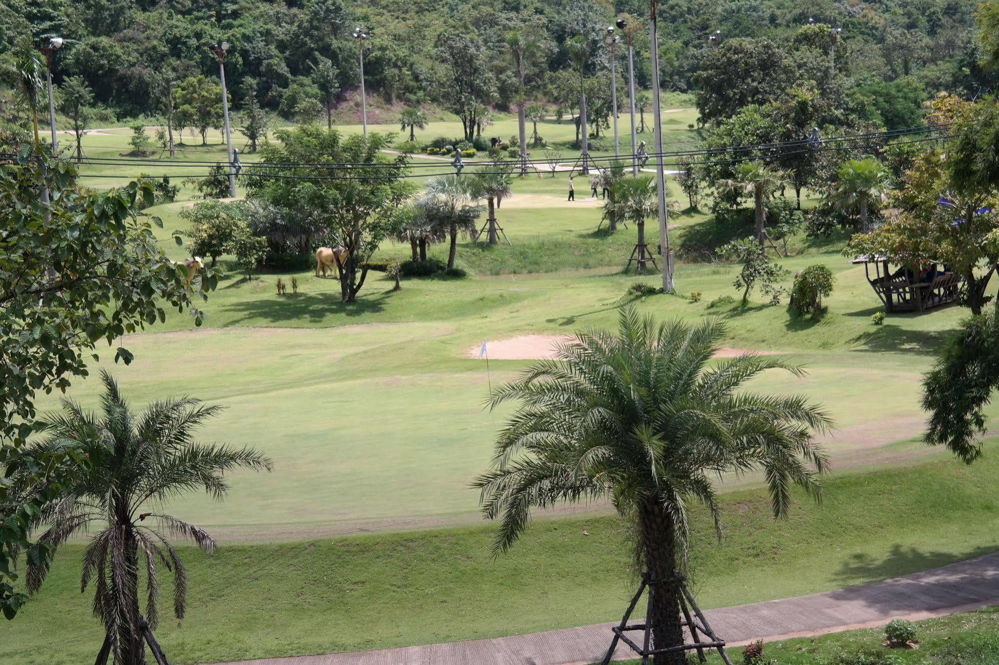 Phubachiang Golf & Resort Pakse Exterior foto