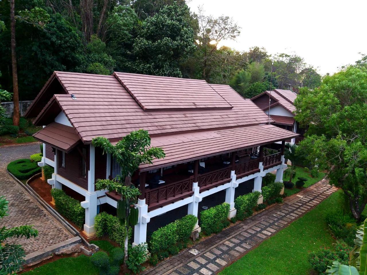 Phubachiang Golf & Resort Pakse Exterior foto