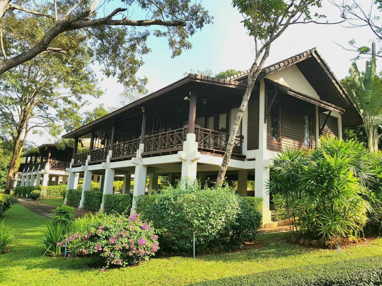 Phubachiang Golf & Resort Pakse Exterior foto